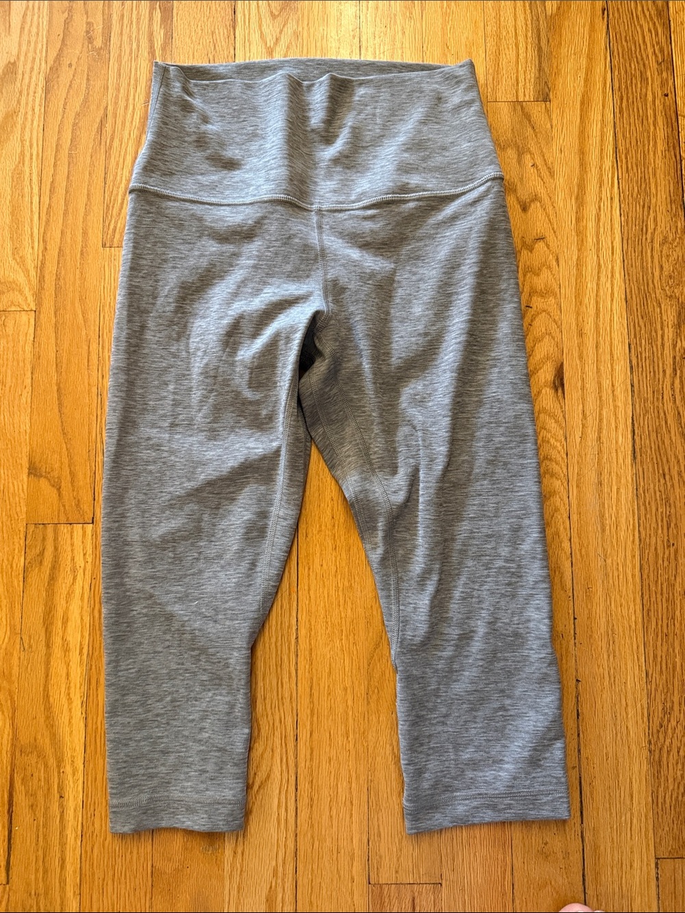 Lululemon sz 6 Align Gray High-Waist Crop Bottoms good cond